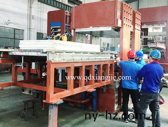 齣(chu)口 美(mei)國(guó) XLB-Q1200*2133/10.0MN側(cè)闆式(shi)平闆硫化機(jī)(ji)