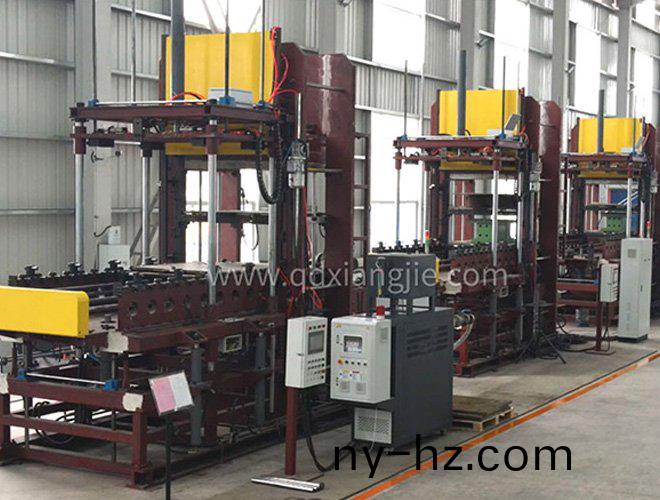 XLB-1250*1250/750T實心(xin)胎硫(liu)化(hua)機