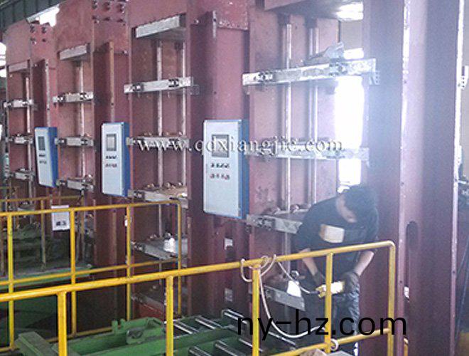 卡(ka)莫拉速利達(dá)(da)實心胎(tai)硫化(hua)機