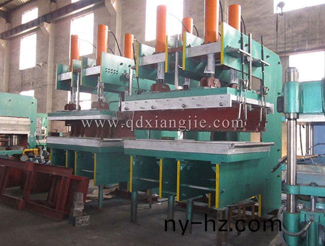 鄂式(shi)平闆(ban)硫化(hua)機(jī)